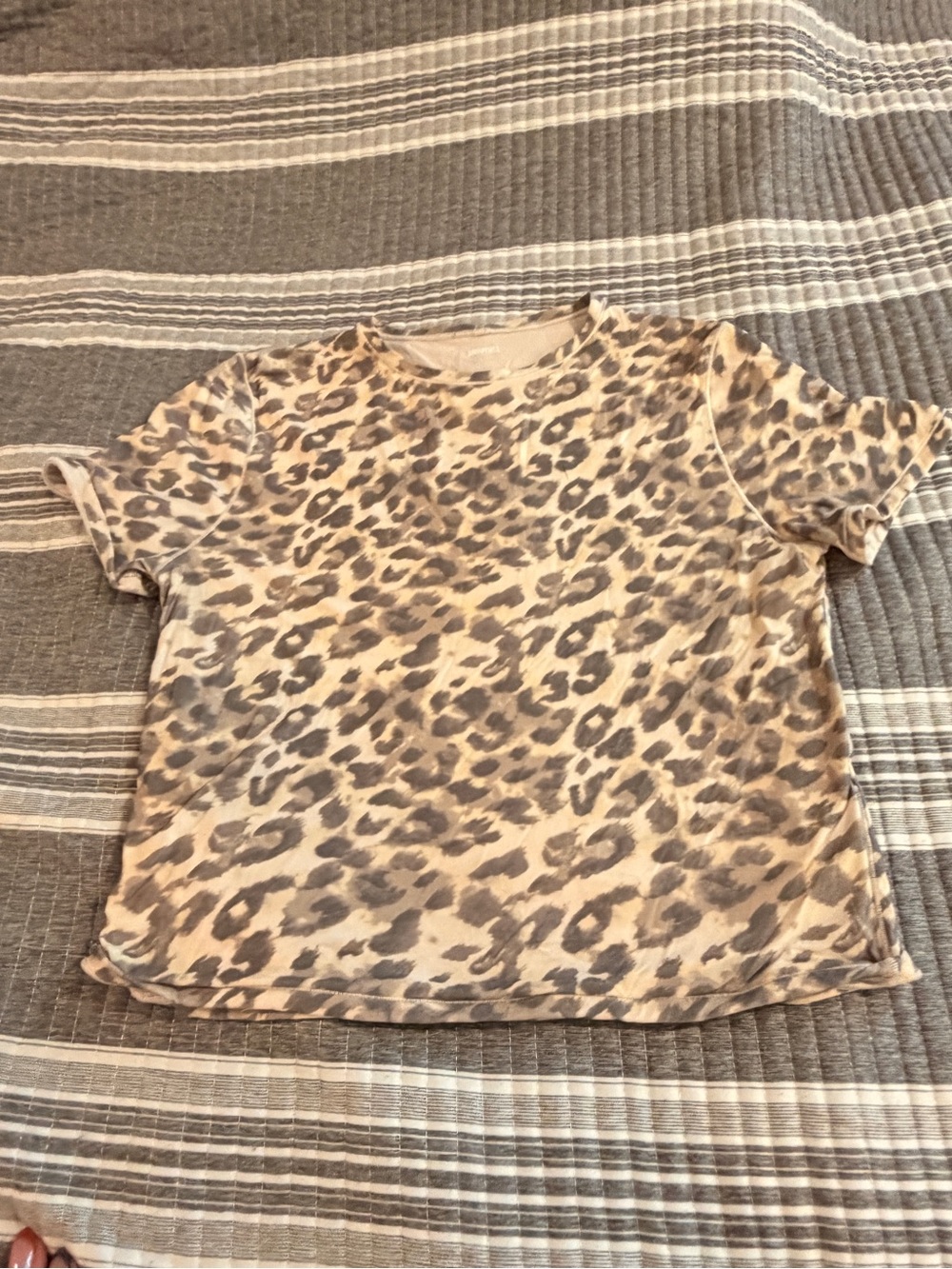 NWOT Smoothez Women’s Large Shorts-Sleeve Leopard Print Tee - Neutral